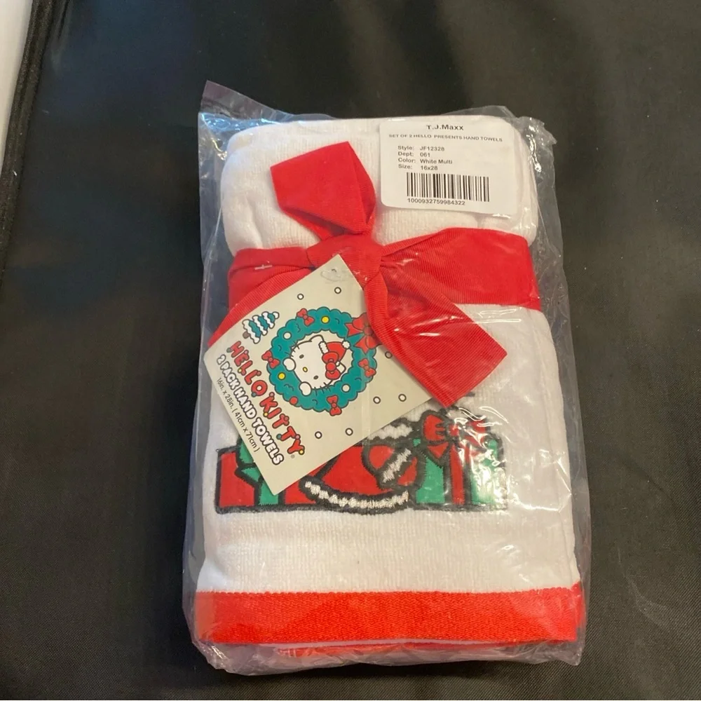 Hello Kitty White and Red Towel Set